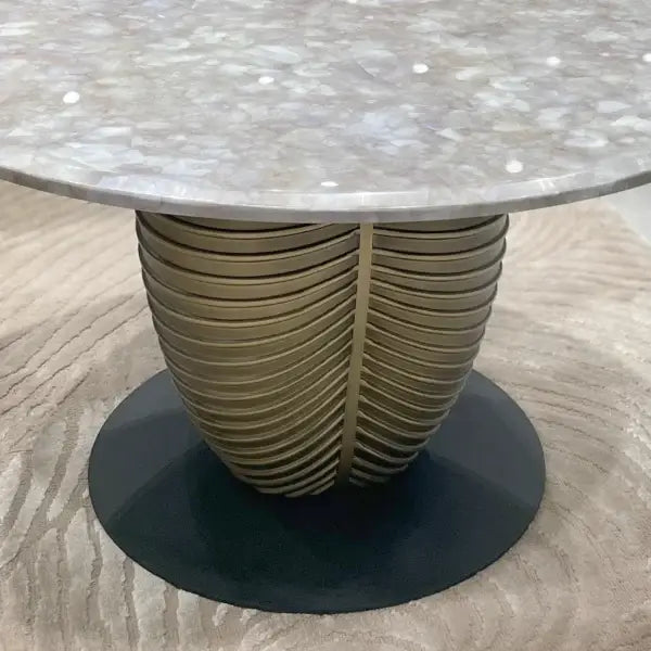 Round Coffee Table - Sleek Simplicity for Modern Living